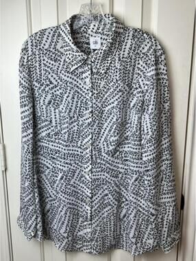 CAbi Long Sleeve Black White Wrap Back Button Down Abstract Blouse Size MEDIUM